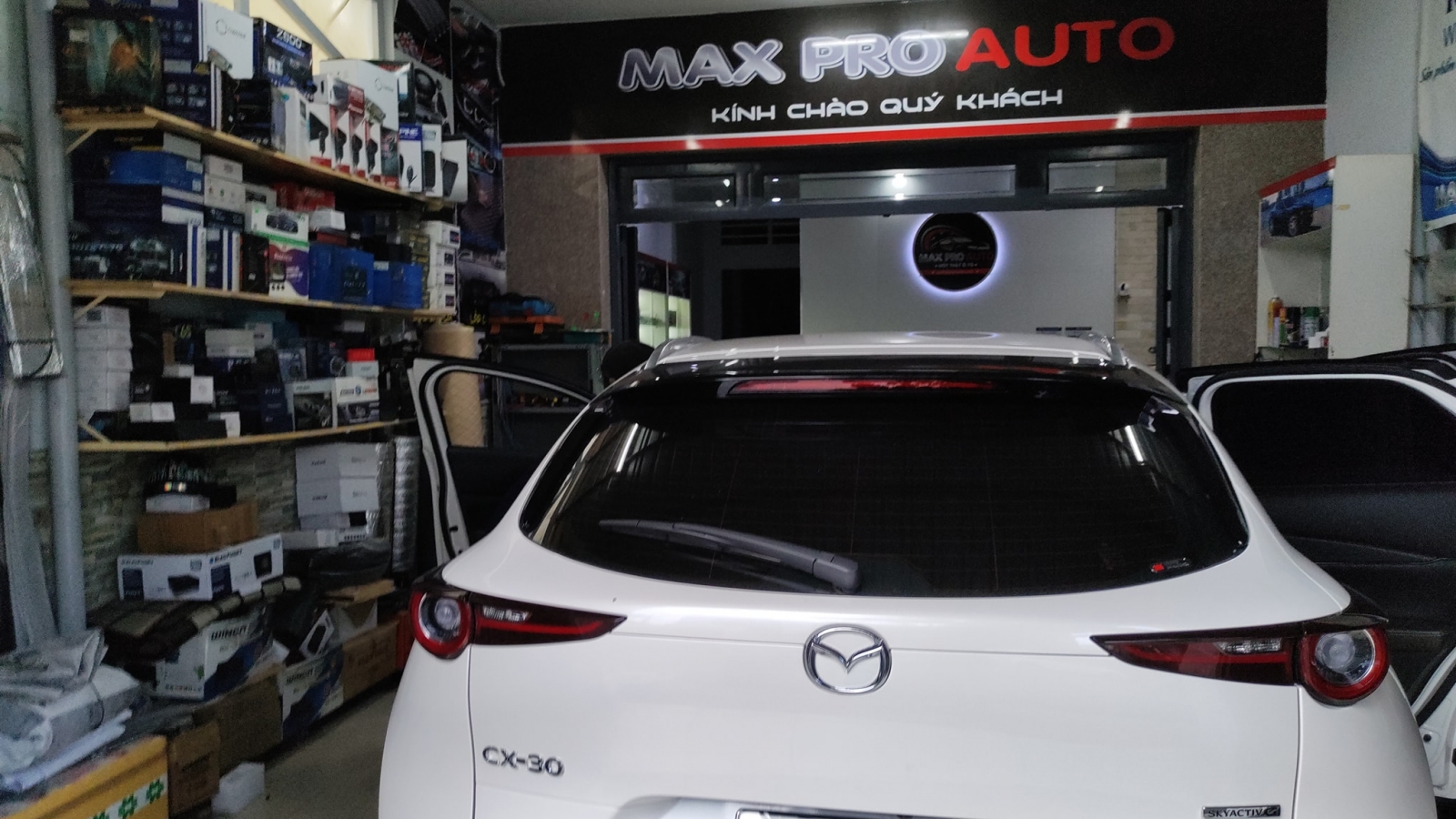 cửa hàng nội thất ô tô maxpro