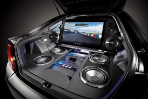 Có nên nâng cấp hệ thống âm thanh cho xe ô tô?